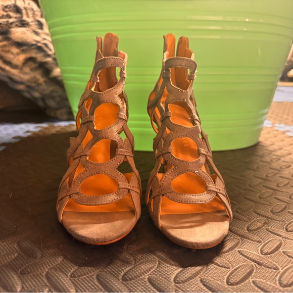 Kelly & Katie grey strappy heels - Picture 4 of 6